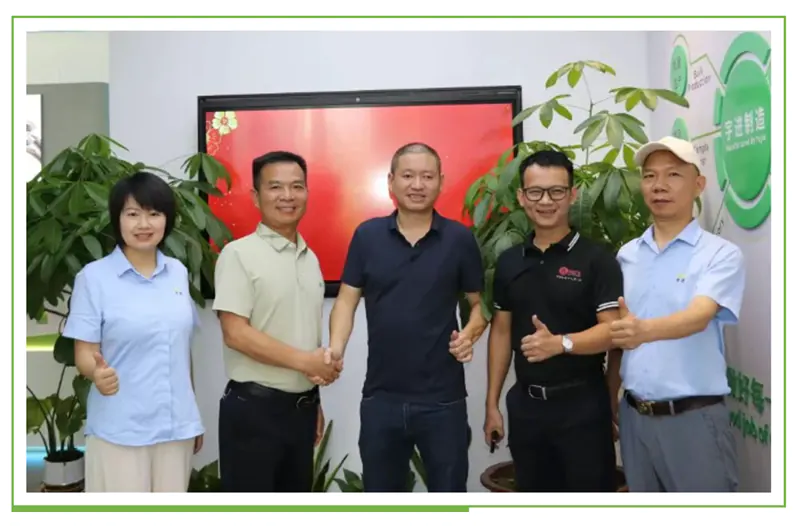 Kopers uit Vietnam bezoeken SPOTLESS – “Mr. 4 Seconds” en de kleine dingen die er toe doen